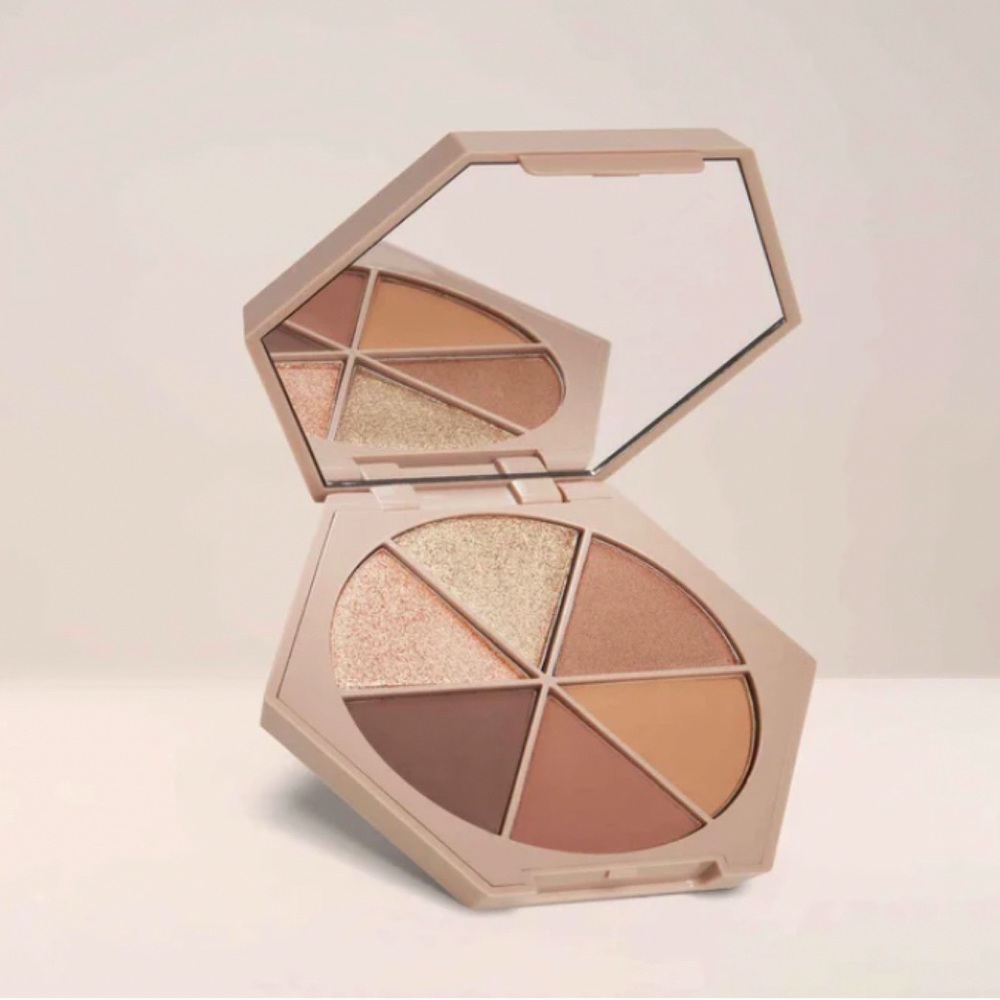 NIB😍✅EM COSMETICS DA VINCI